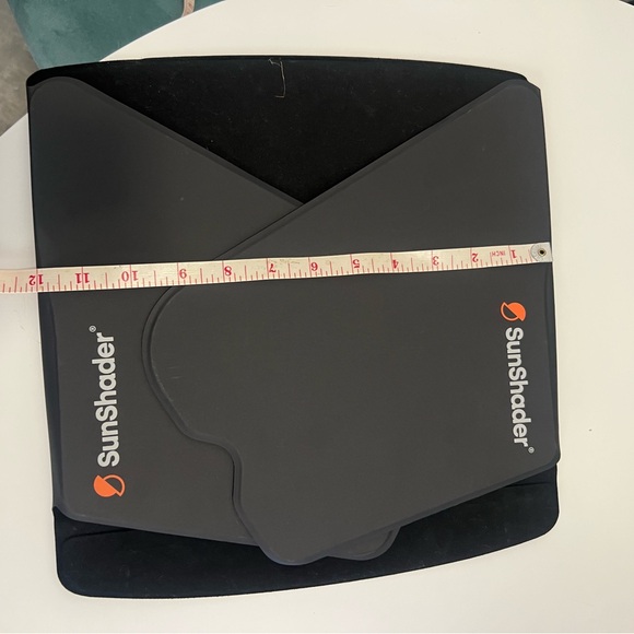 3/$10 🏷️ Sunshader Medium - Picture 5 of 9